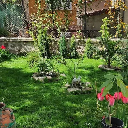 A Lovely 2 Bedroom Apartment In The Heart Of Sofia Exterior photo